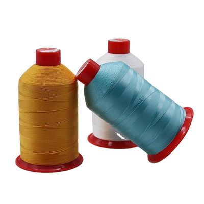 Filamentos de nylon ligados ao fio de costura projetado para tela de estofamento exterior de couro