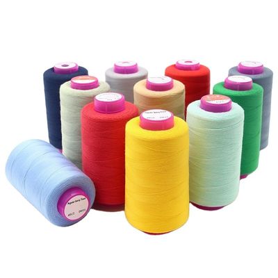 100% Fios de costura de poliéster 40/2 5000yds Tintura espumada para máquina de costura toalha