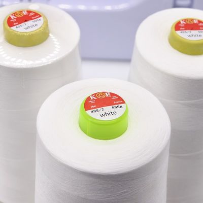Fios de costura de poliéster branco 40/2 Ideal para máquina de cobertores e fabricação de tecidos de cama