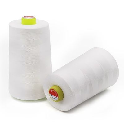 Fios de costura de poliéster branco 40/2 Ideal para máquina de cobertores e fabricação de tecidos de cama