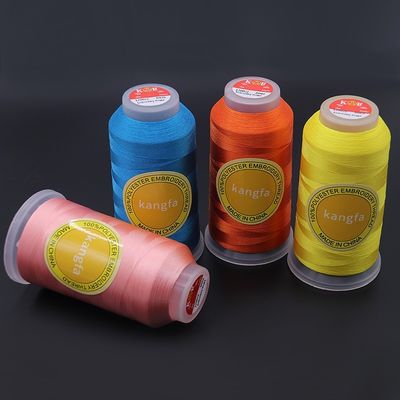 120D/2 100% Fios de bordados de poliéster para bordados em máquina 4000 Yard/cone 700 cores