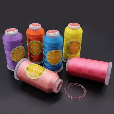 Fios de poliéster 120D/2 resistentes a altas temperaturas para bordados refletores em sofás