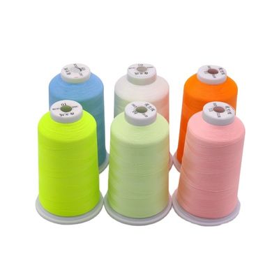 Fios de costura com roscas industriais 150D Fios de bordados de mudança de cor 100% poliéster
